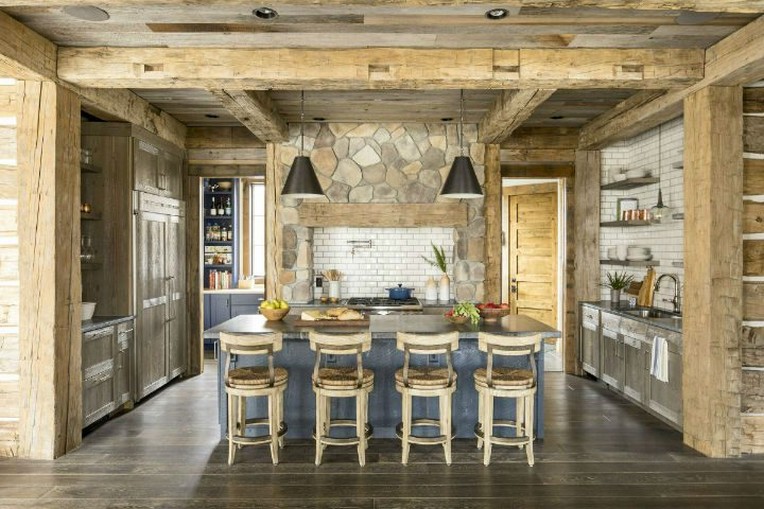 10 Comfortable Home Decorated With Reclaimed Barn Wood and Stone