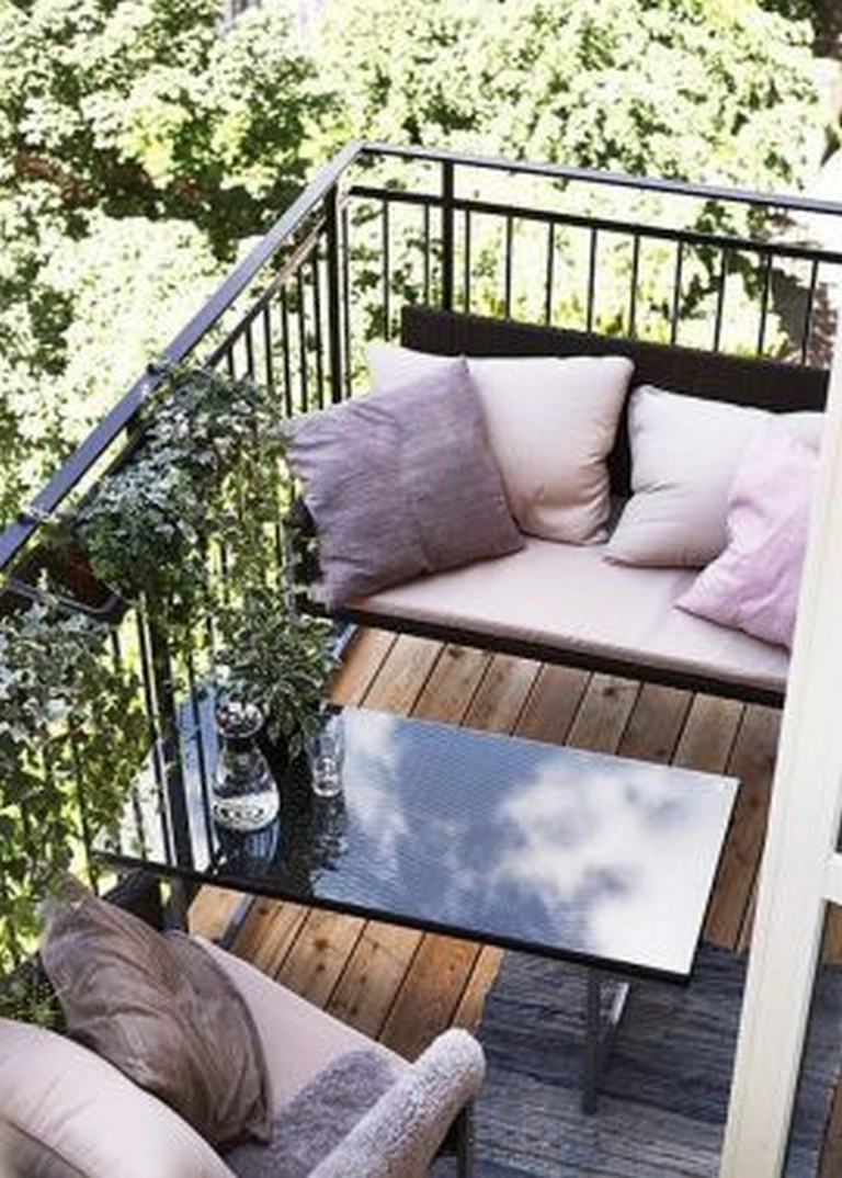 8 Small Balcony Decor Ideas